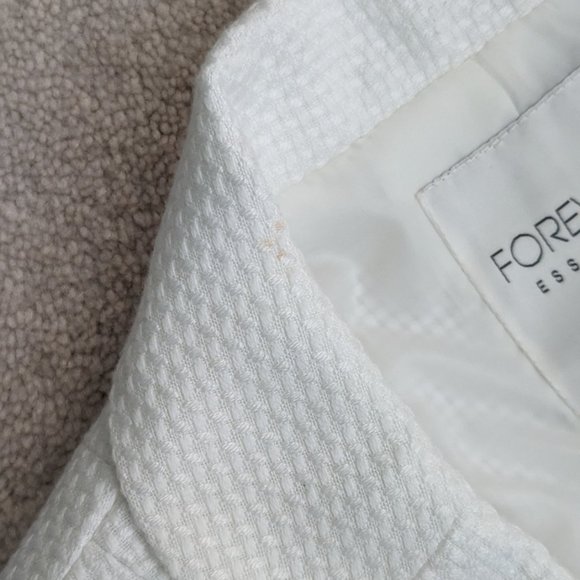 FOREVER 21 White Blazer Gold Buttons NWT - Picture 5 of 6